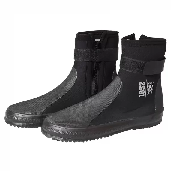 Neoprene boots for watersports